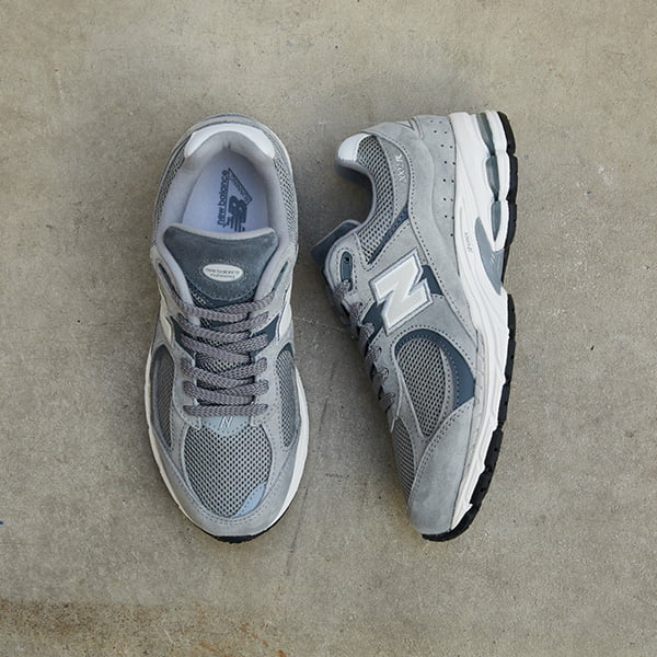 New Balance / M2002R