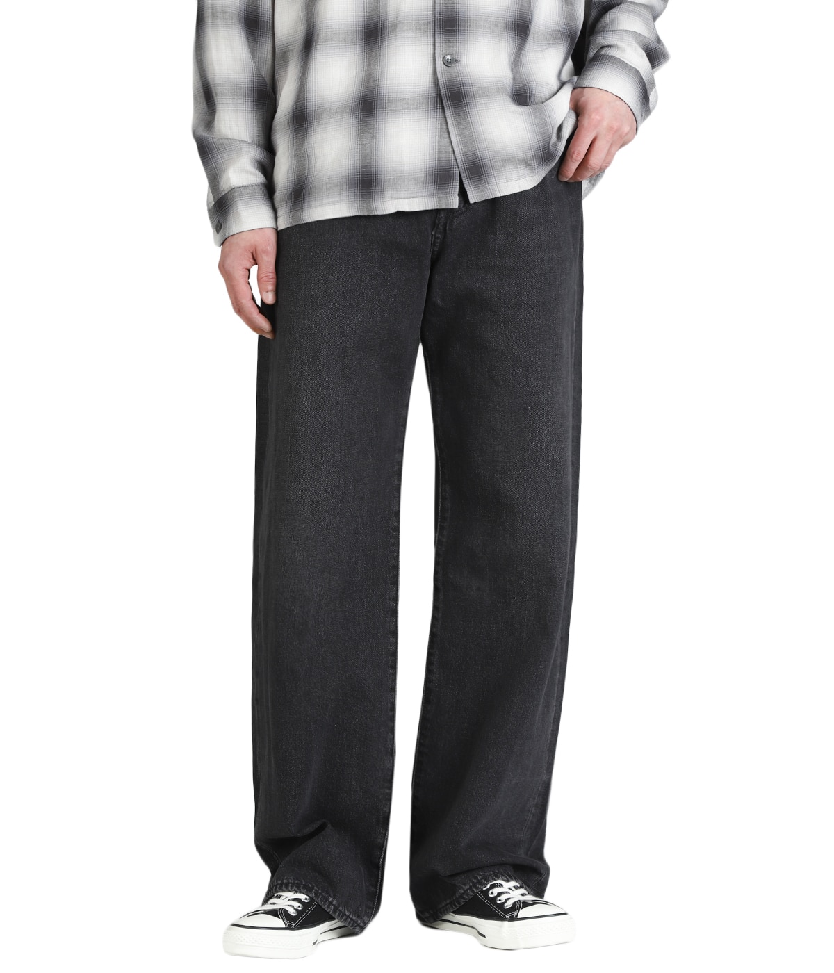 model（175cm / 60kg）B85 W75 H92 着用サイズ：32inch