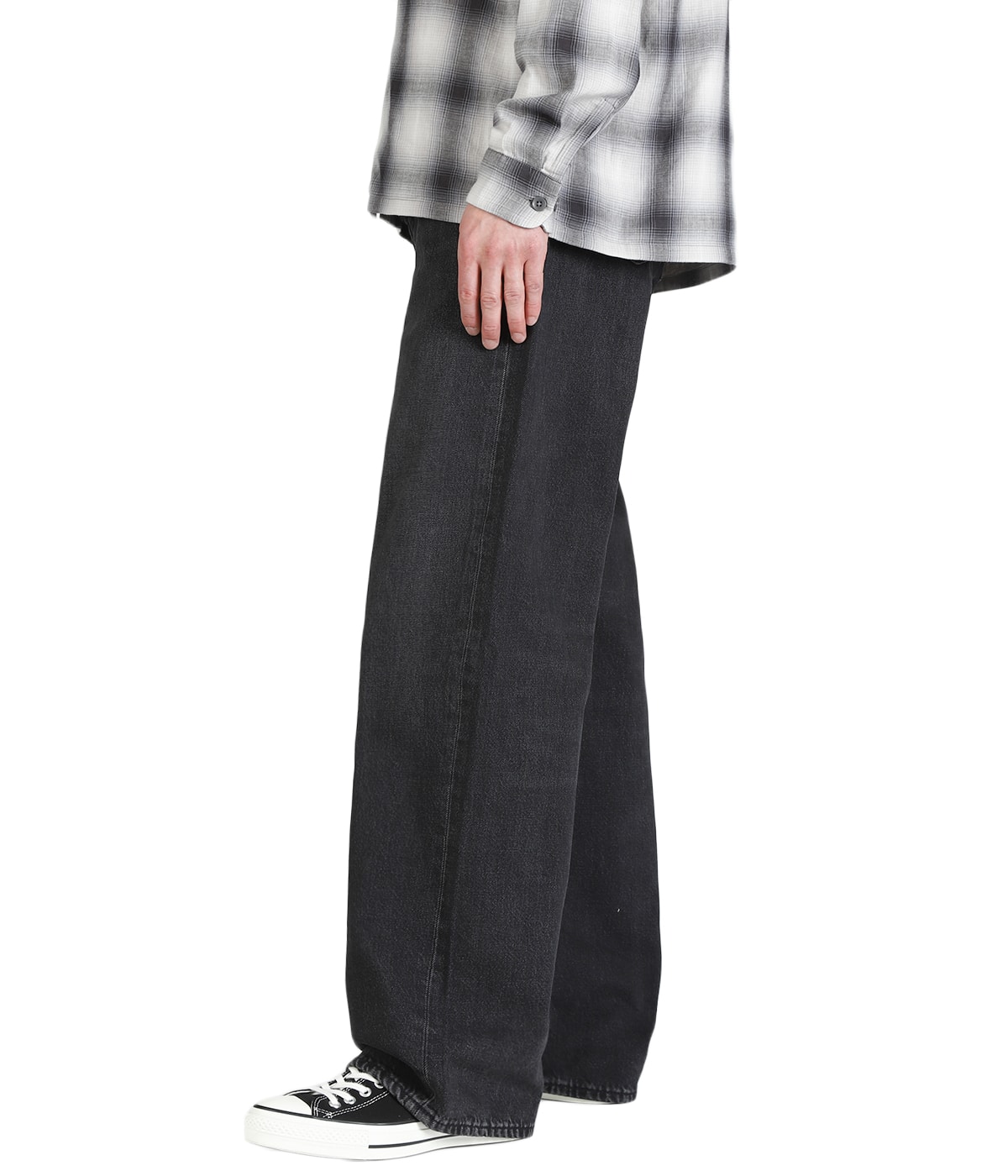 model（175cm / 60kg）B85 W75 H92 着用サイズ：32inch