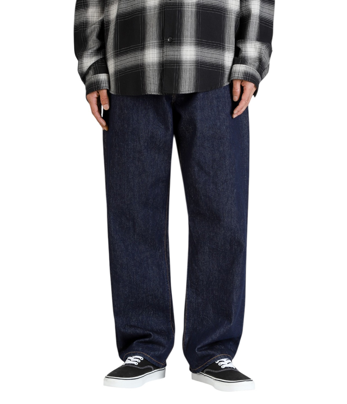 model（175cm / 60kg）B85 W75 H92 着用サイズ：2(M)