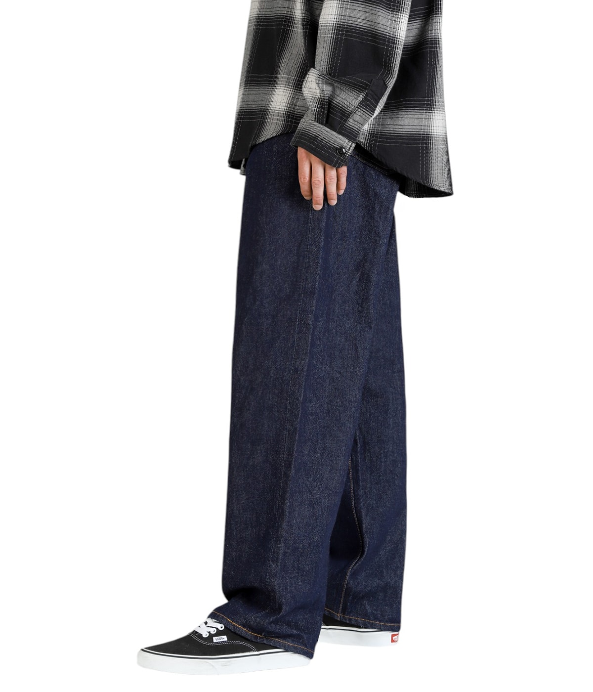 model（175cm / 60kg）B85 W75 H92 着用サイズ：2(M)