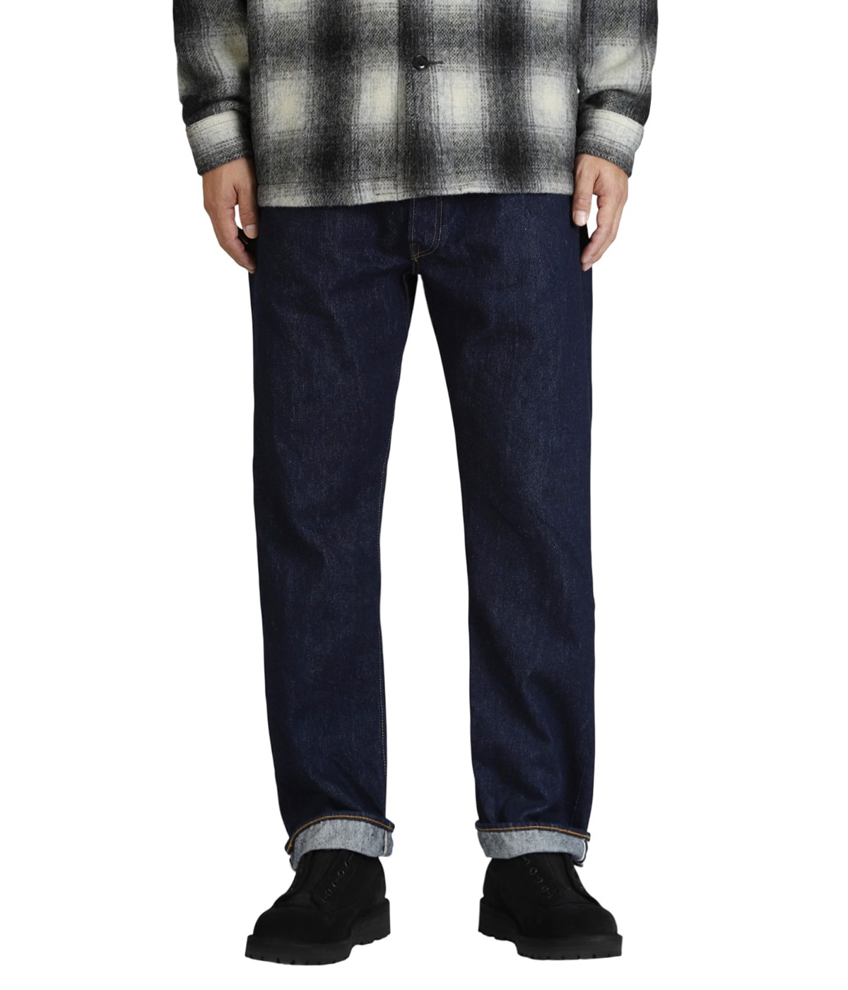 model（184cm / 63kg）B85 W80 H102 着用サイズ：4(XL)