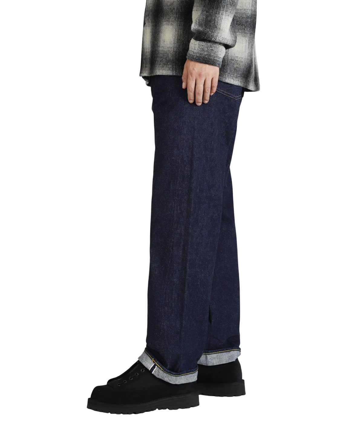 model（184cm / 63kg）B85 W80 H102 着用サイズ：4(XL)