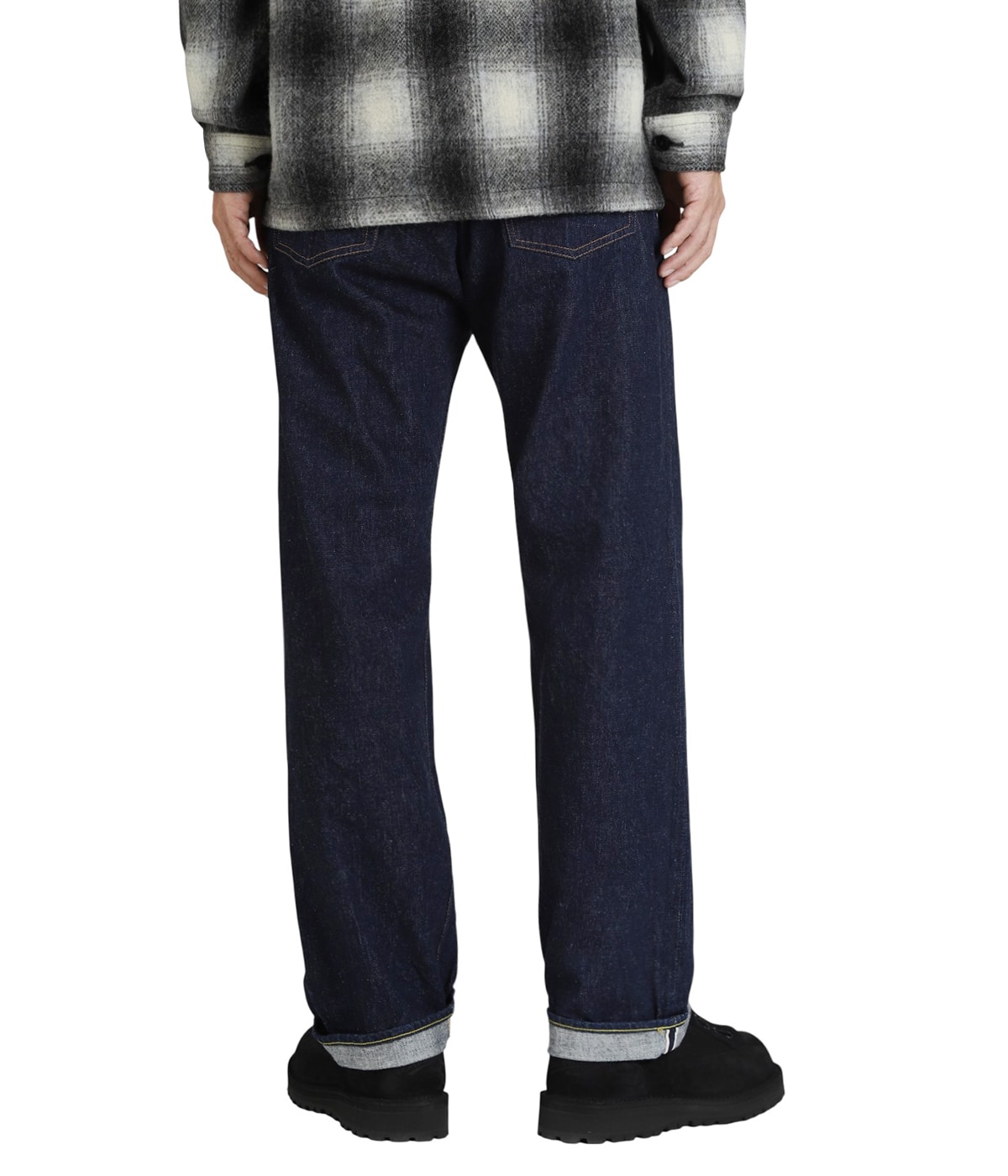 model（184cm / 63kg）B85 W80 H102 着用サイズ：4(XL)