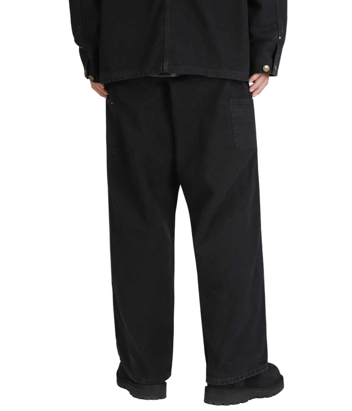 model（184cm / 63kg）B85 W80 H102 着用サイズ：4(XL)