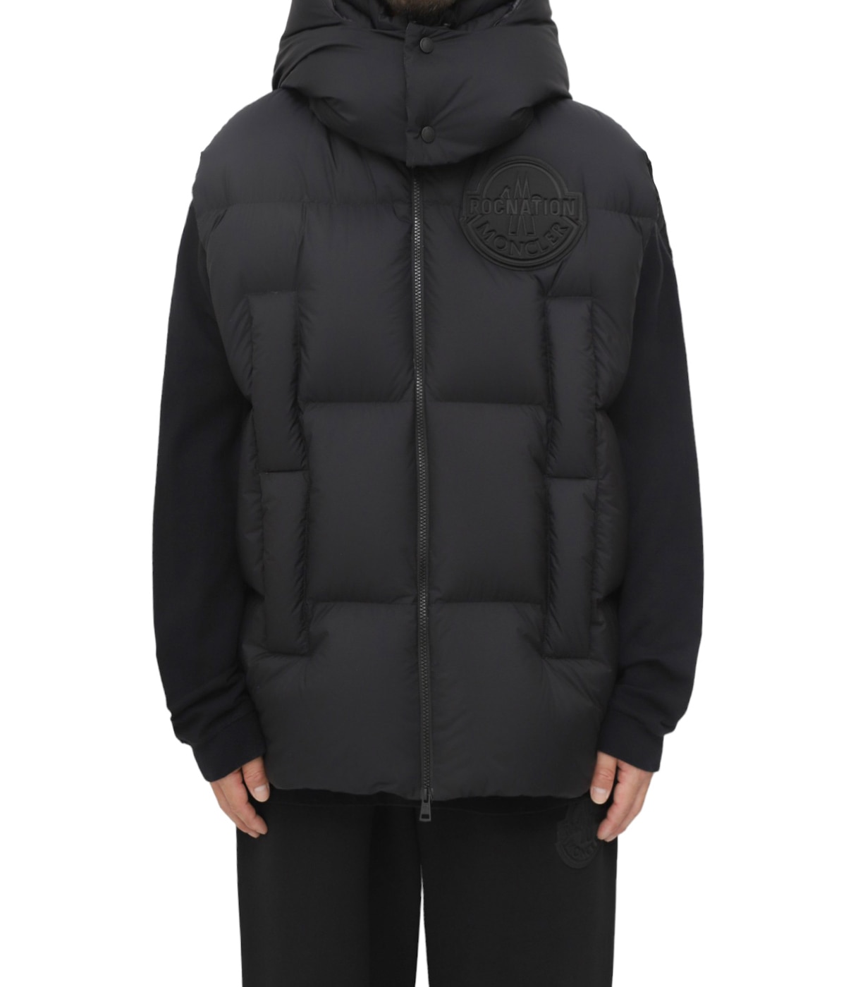 model（184cm / 63kg）B85 W80 H102 着用サイズ：2