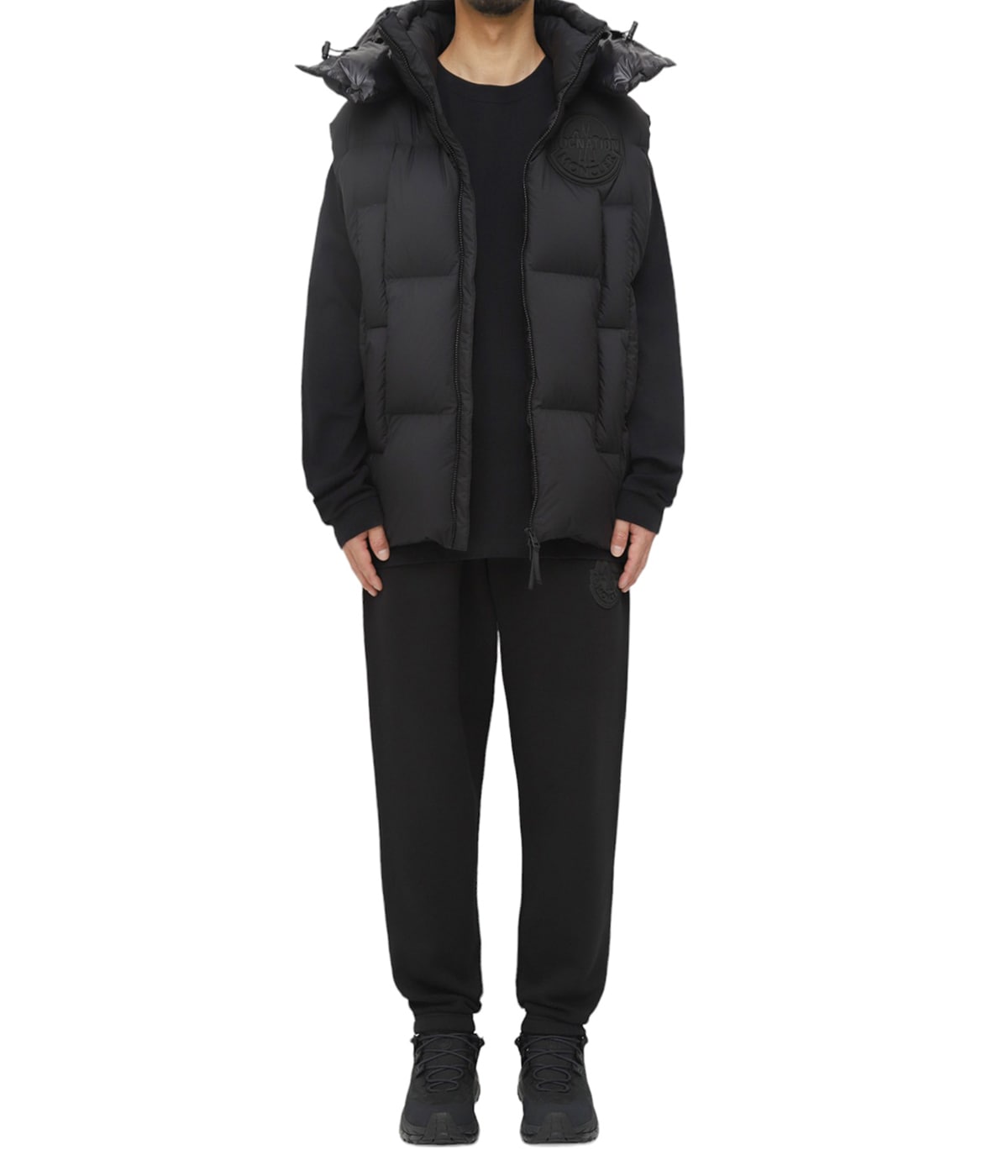 model（184cm / 63kg）B85 W80 H102 着用サイズ：2