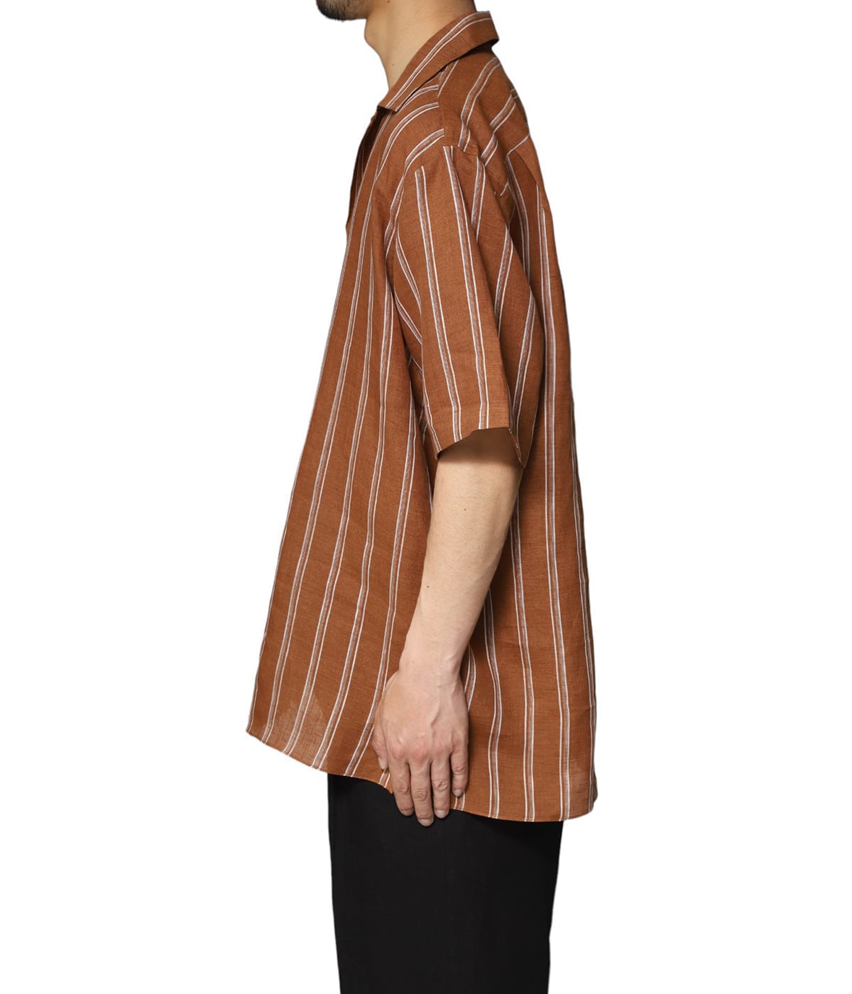 model（184cm / 63kg）B85 W80 H102 着用サイズ：41
