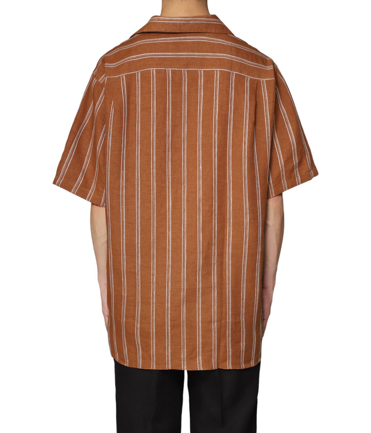 model（184cm / 63kg）B85 W80 H102 着用サイズ：41