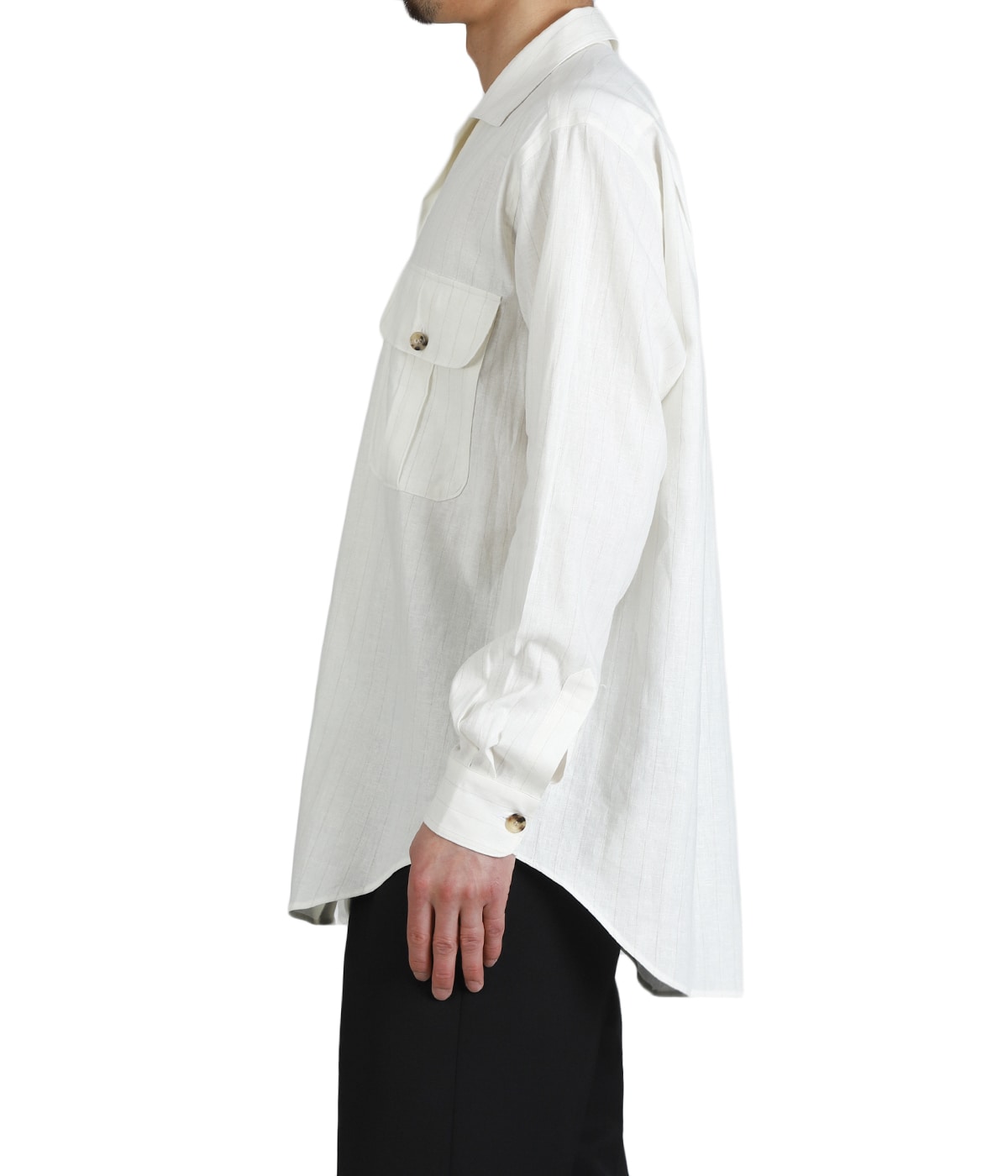 model（175cm / 60kg）B85 W75 H92 着用サイズ：38