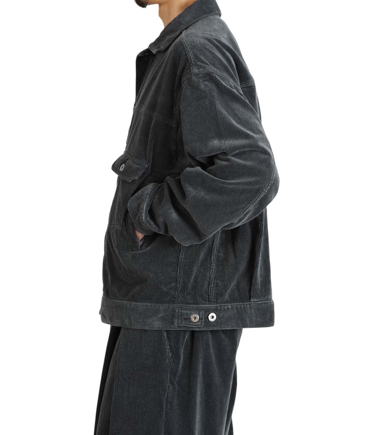 model(175cm / 60kg)B85 W75 H92 着用サイズ：L(48)