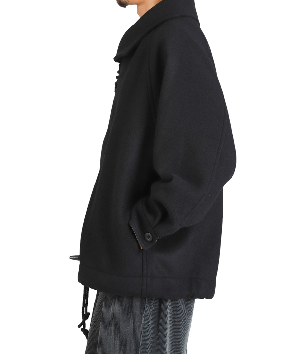 model(175cm / 60kg)B85 W75 H92 着用サイズ：M(46)