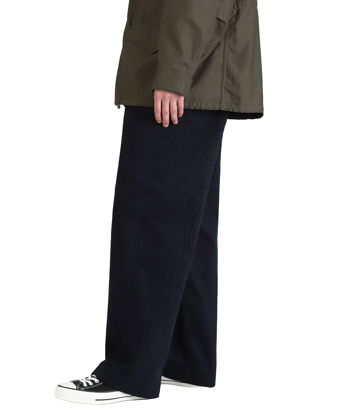 model（175cm / 60kg）B85 W75 H92 着用サイズ：32inch