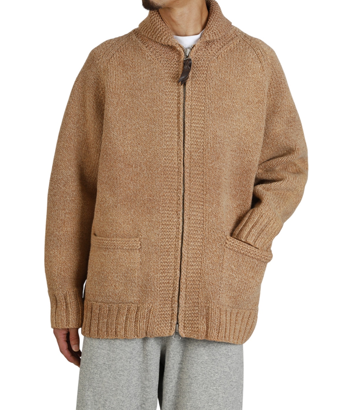 model（175cm / 60kg）B85 W75 H92 着用サイズ：L