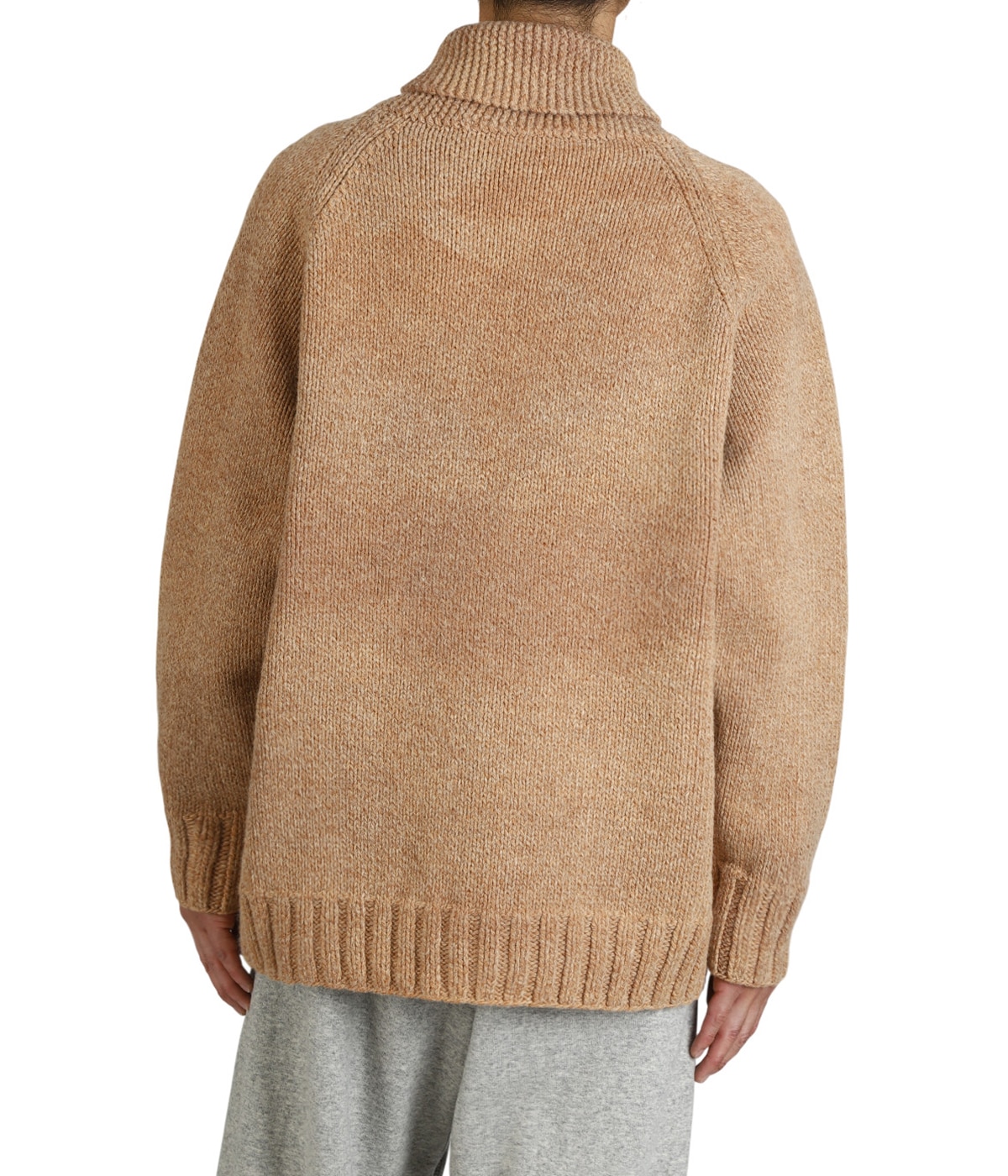 model（175cm / 60kg）B85 W75 H92 着用サイズ：L