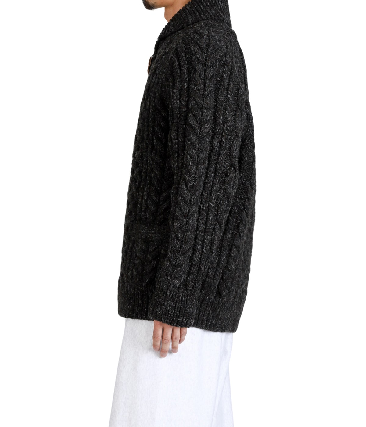 model（175cm / 60kg）B85 W75 H92 着用サイズ：M