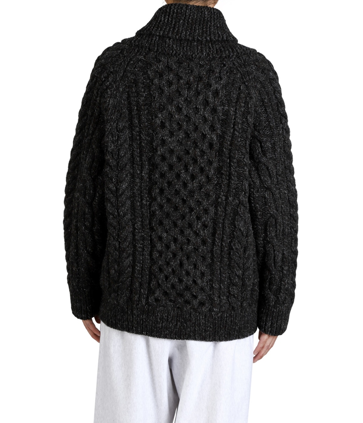 model（175cm / 60kg）B85 W75 H92 着用サイズ：M