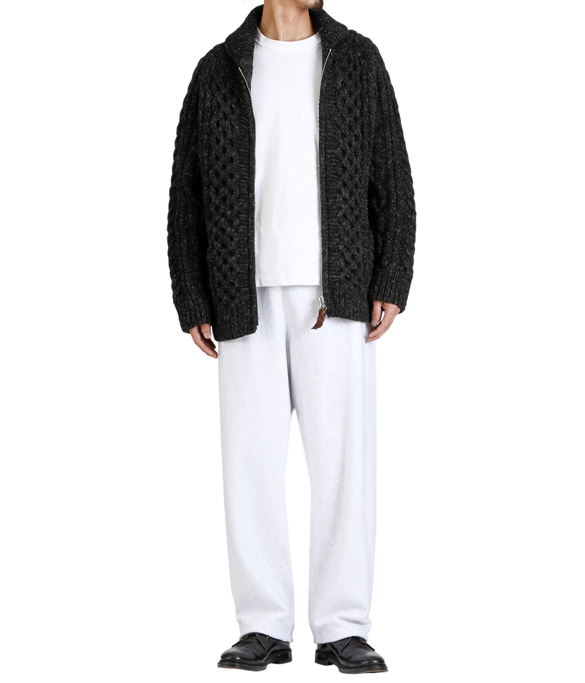 model（175cm / 60kg）B85 W75 H92 着用サイズ：M