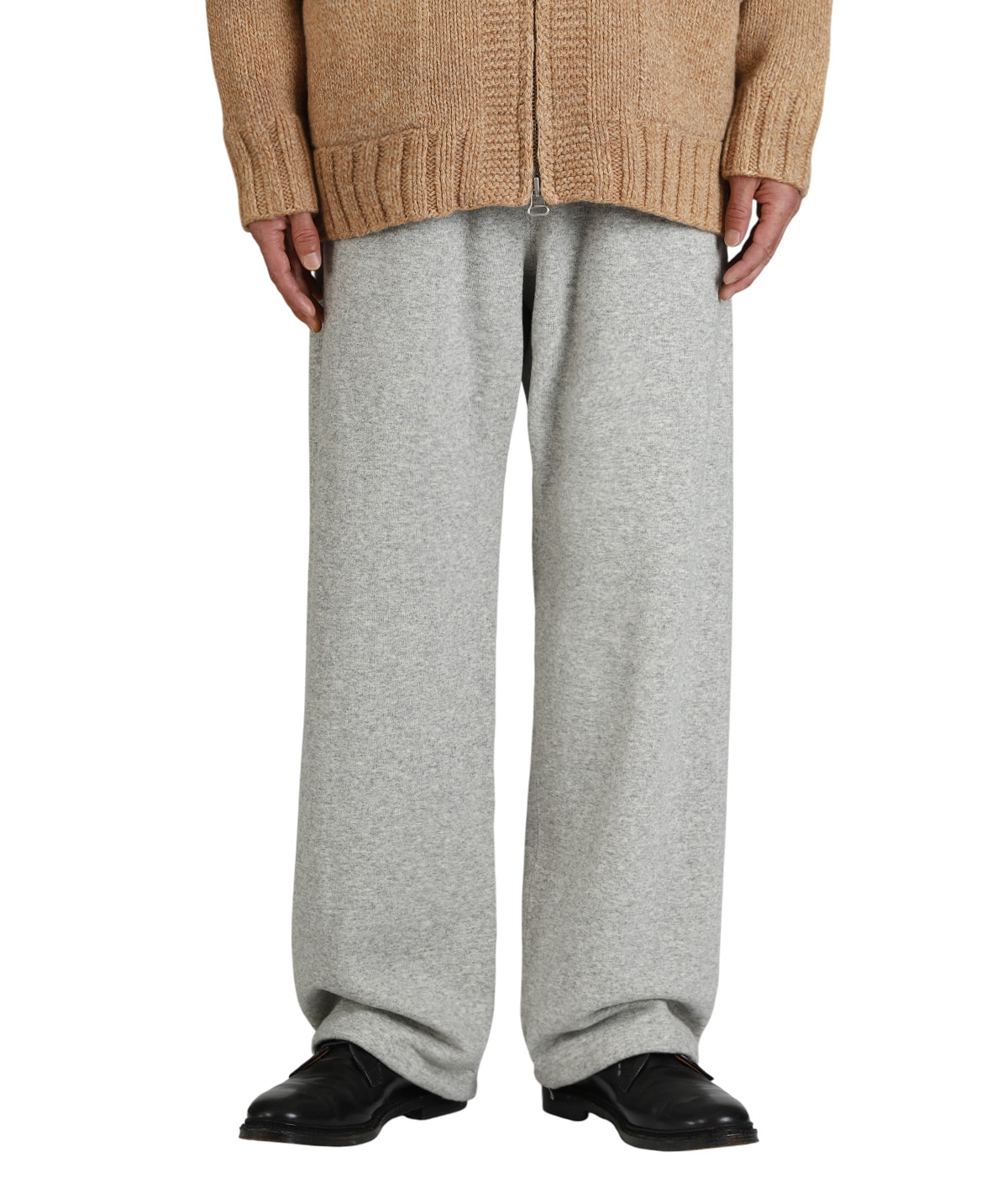 model（175cm / 60kg）B85 W75 H92 着用サイズ：M