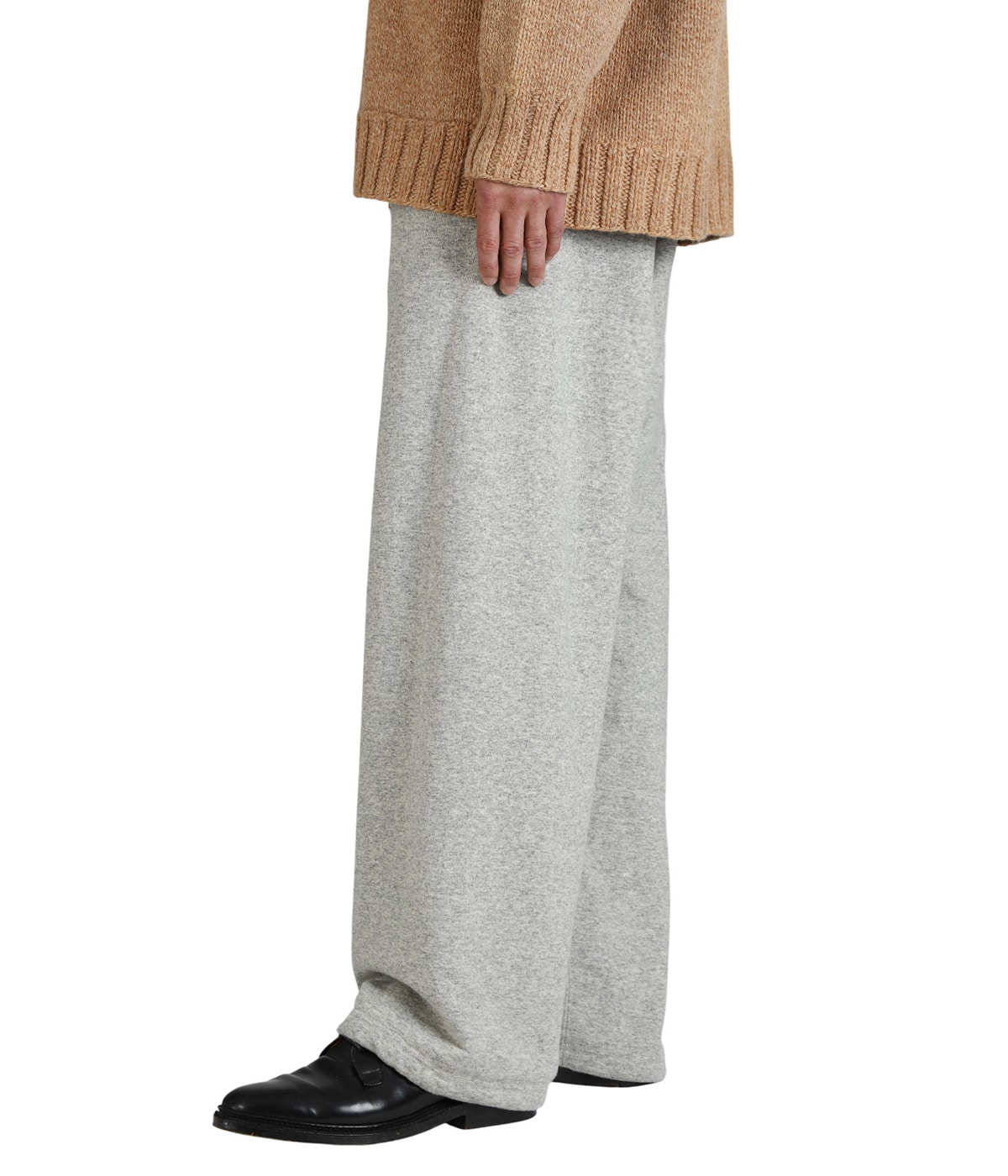 model（175cm / 60kg）B85 W75 H92 着用サイズ：M