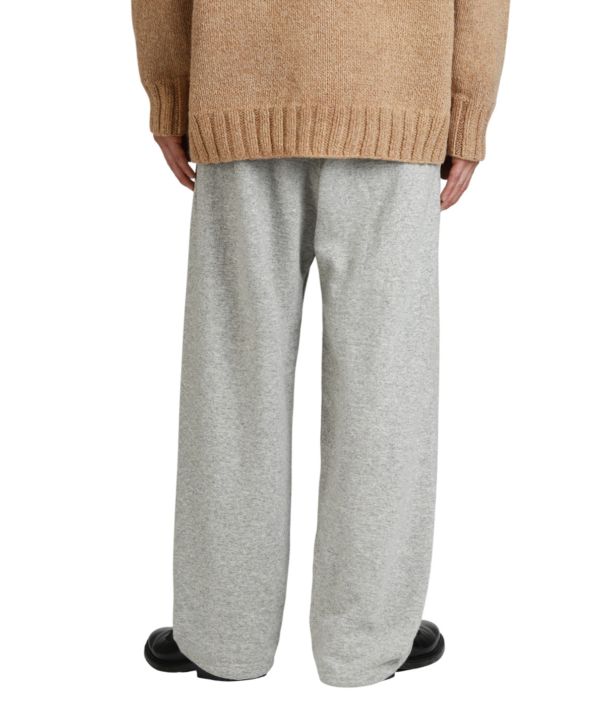 model（175cm / 60kg）B85 W75 H92 着用サイズ：M