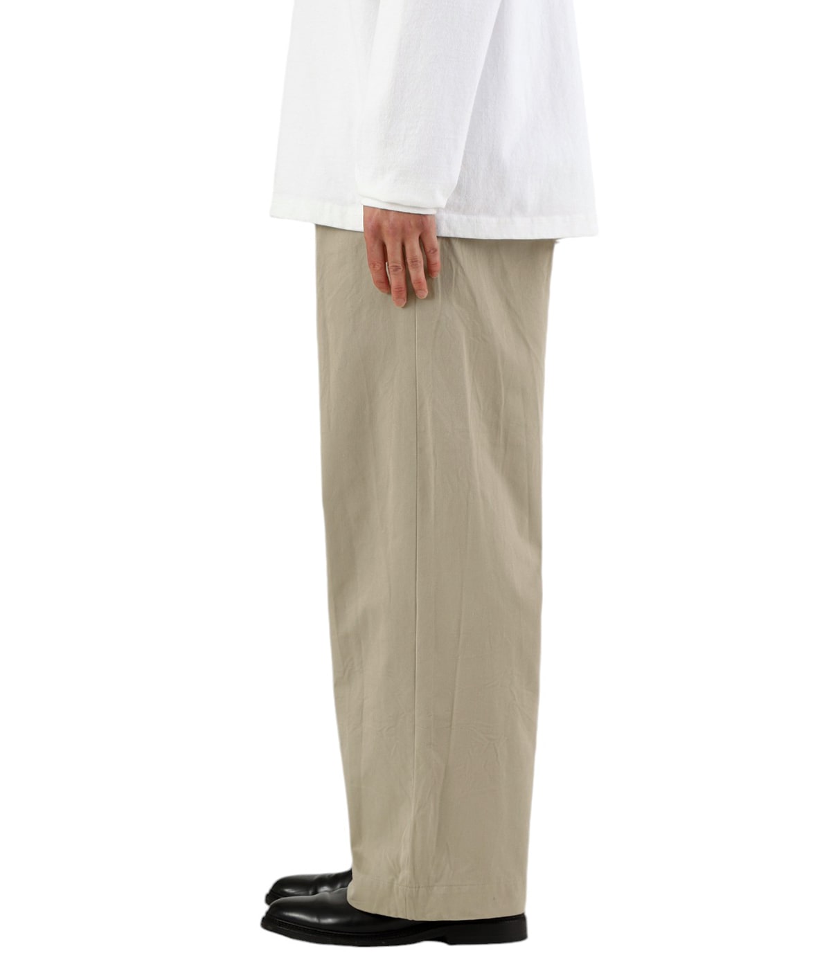 model（175cm / 60kg）B85 W75 H92 着用サイズ：32inch