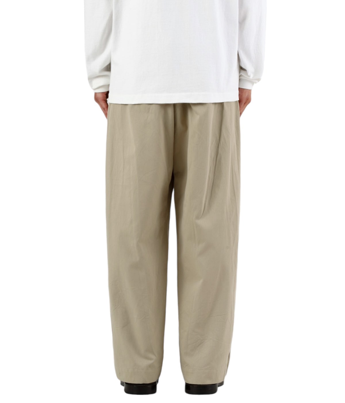 model（175cm / 60kg）B85 W75 H92 着用サイズ：32inch