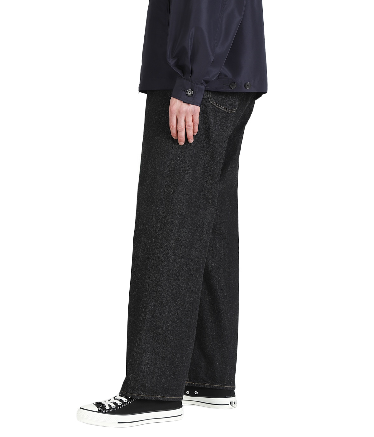 model（175cm / 60kg）B85 W75 H92 着用サイズ：32inch