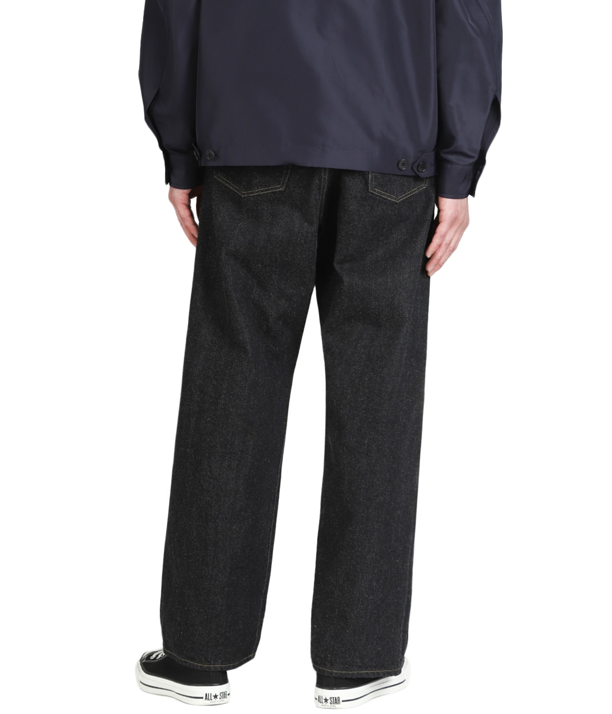 model（175cm / 60kg）B85 W75 H92 着用サイズ：32inch