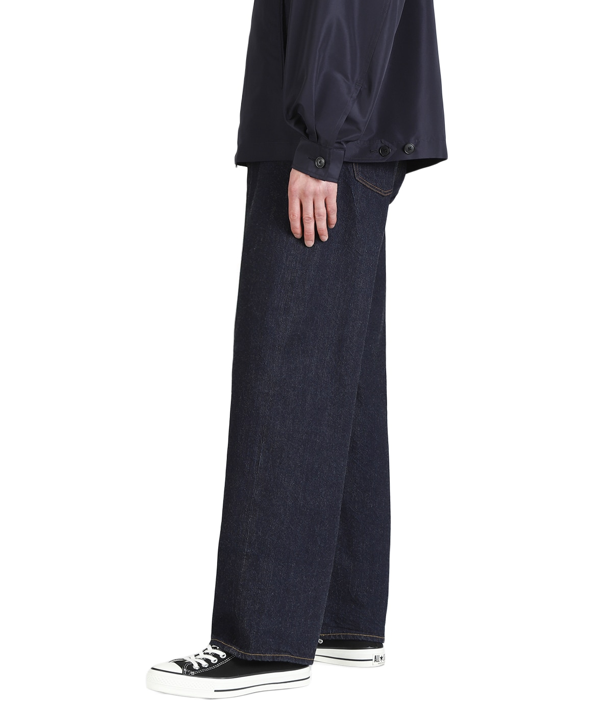 model（175cm / 60kg）B85 W75 H92 着用サイズ：32inch