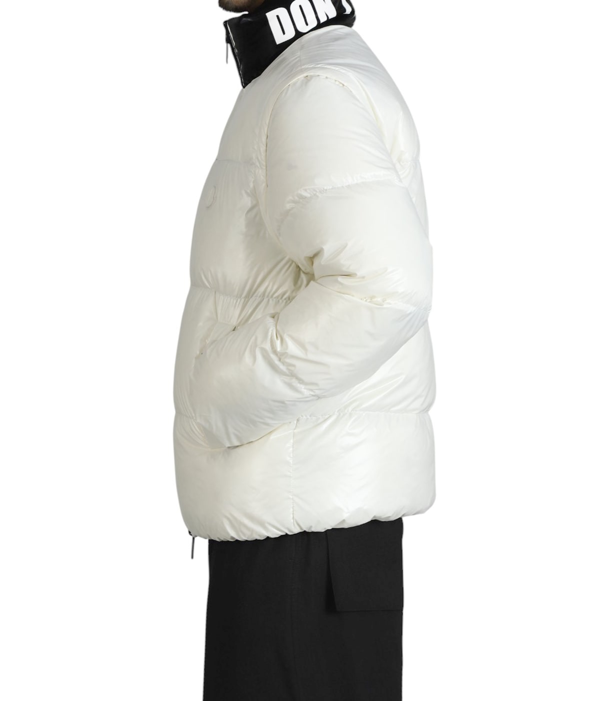 model（184cm / 63kg）B85 W80 H102 着用サイズ：1