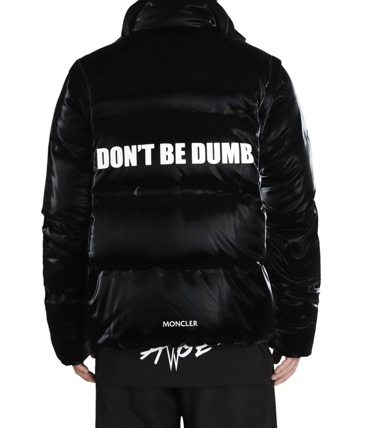 model（184cm / 63kg）B85 W80 H102 着用サイズ：1