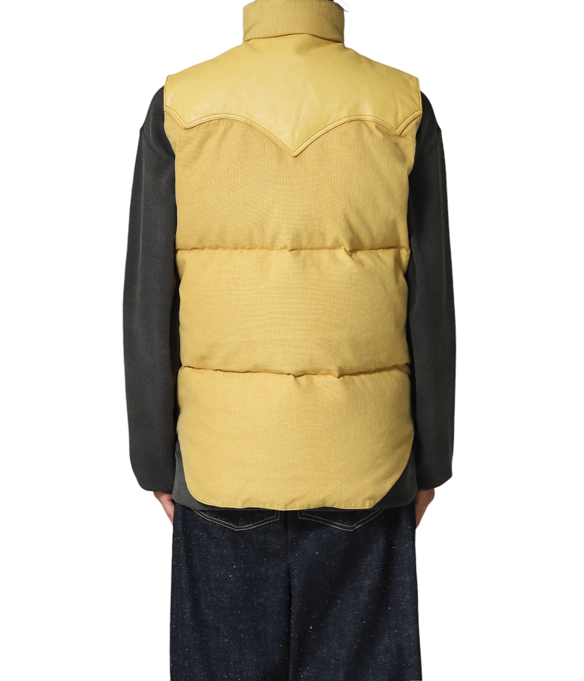 model（175cm / 60kg）B85 W75 H92 着用サイズ：40