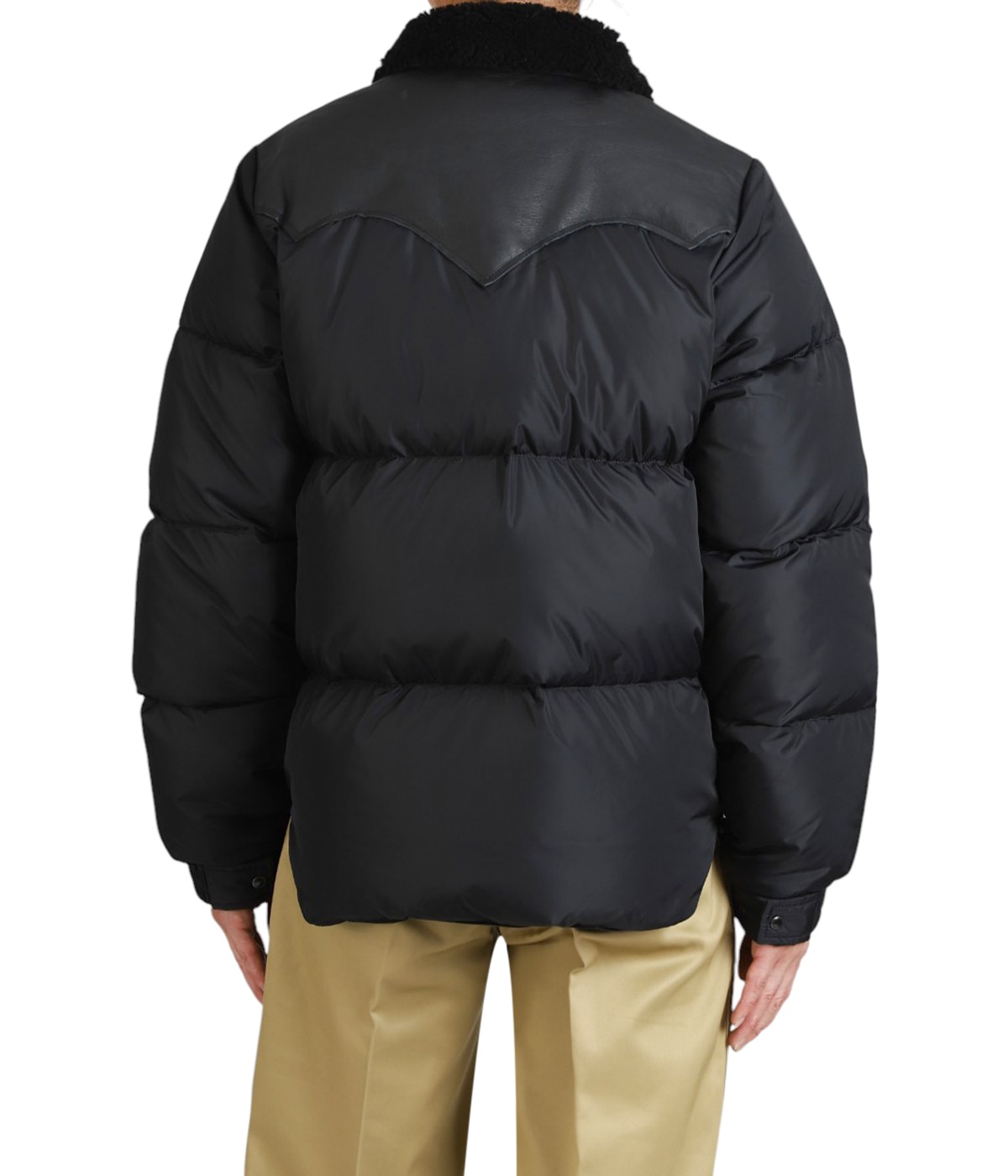 model（175cm / 60kg）B85 W75 H92 着用サイズ：42