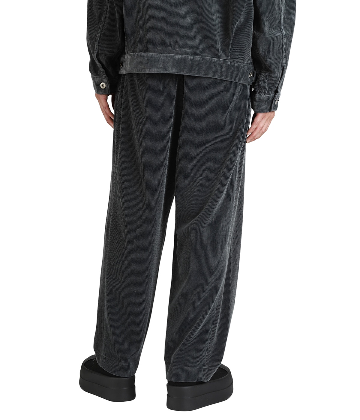 model(175cm / 60kg)B85 W75 H92 着用サイズ：L(48)