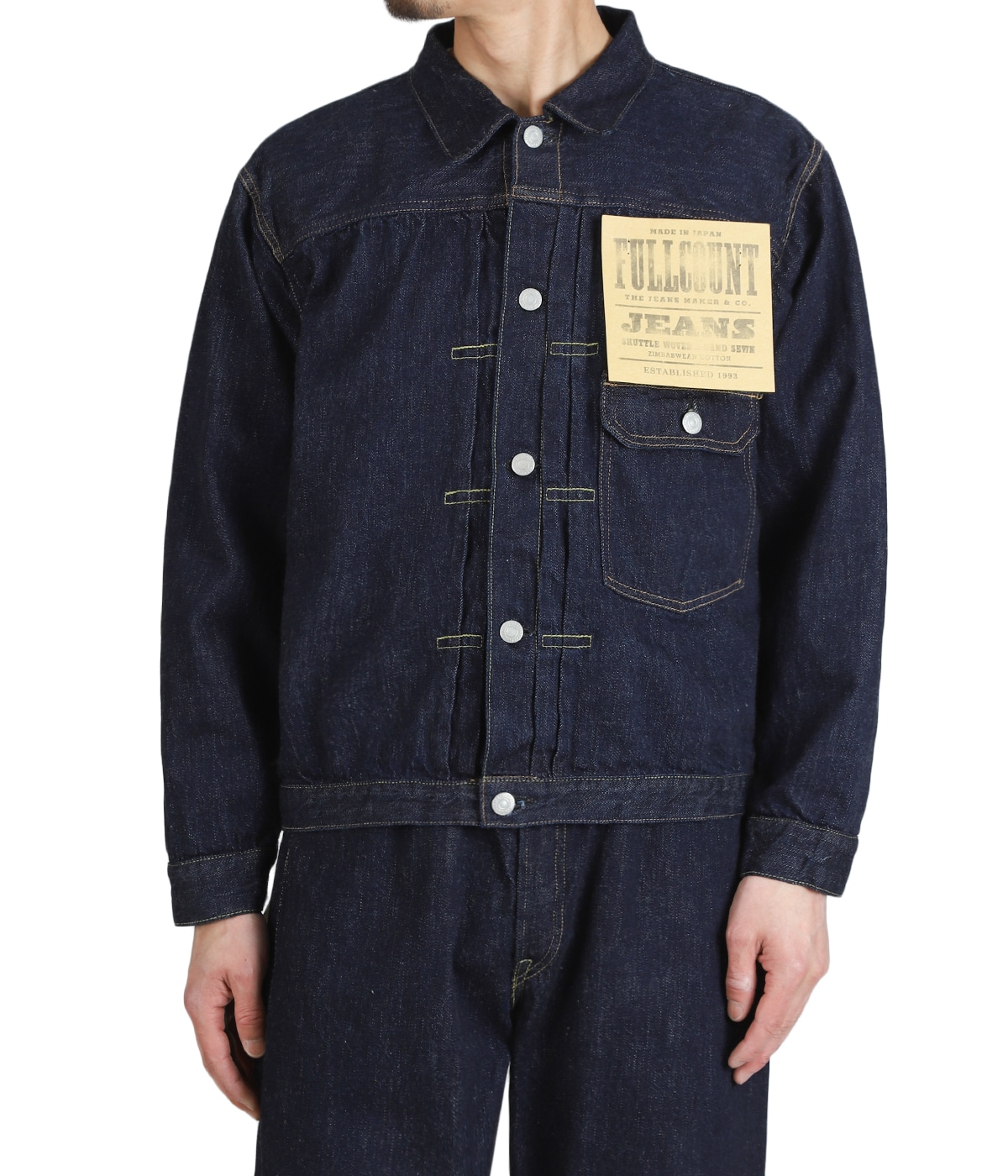 model（175cm / 60kg）B85 W75 H92 着用サイズ：40