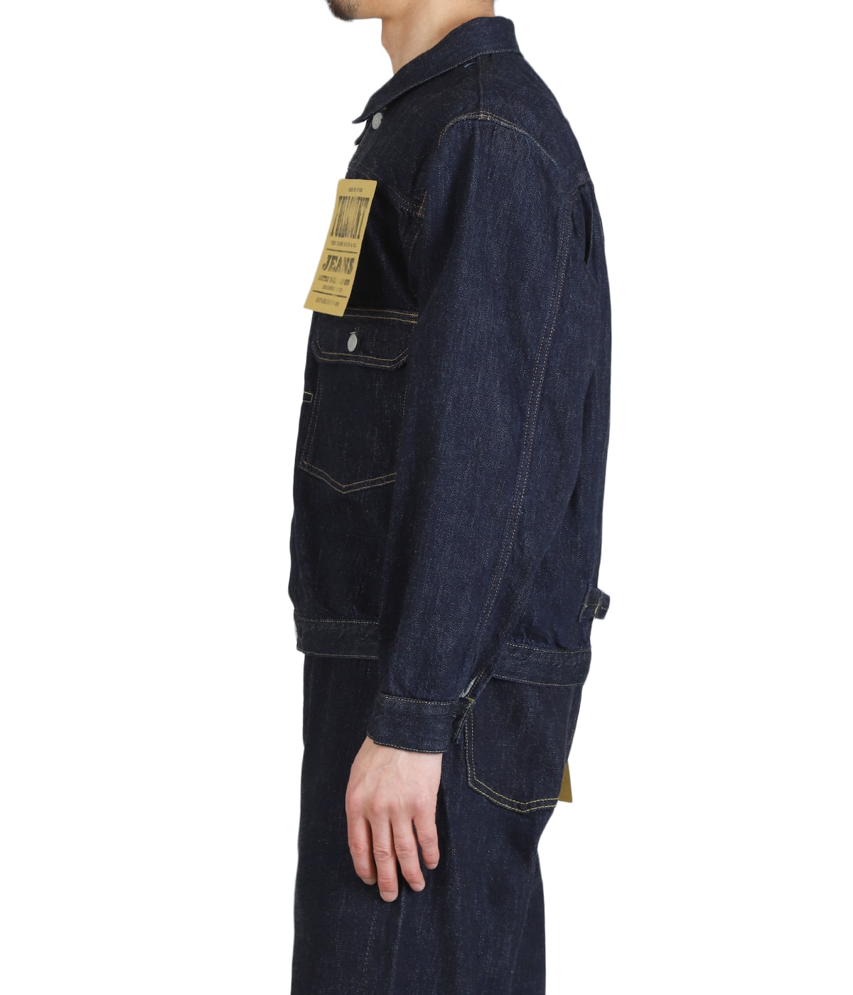 model（175cm / 60kg）B85 W75 H92 着用サイズ：40