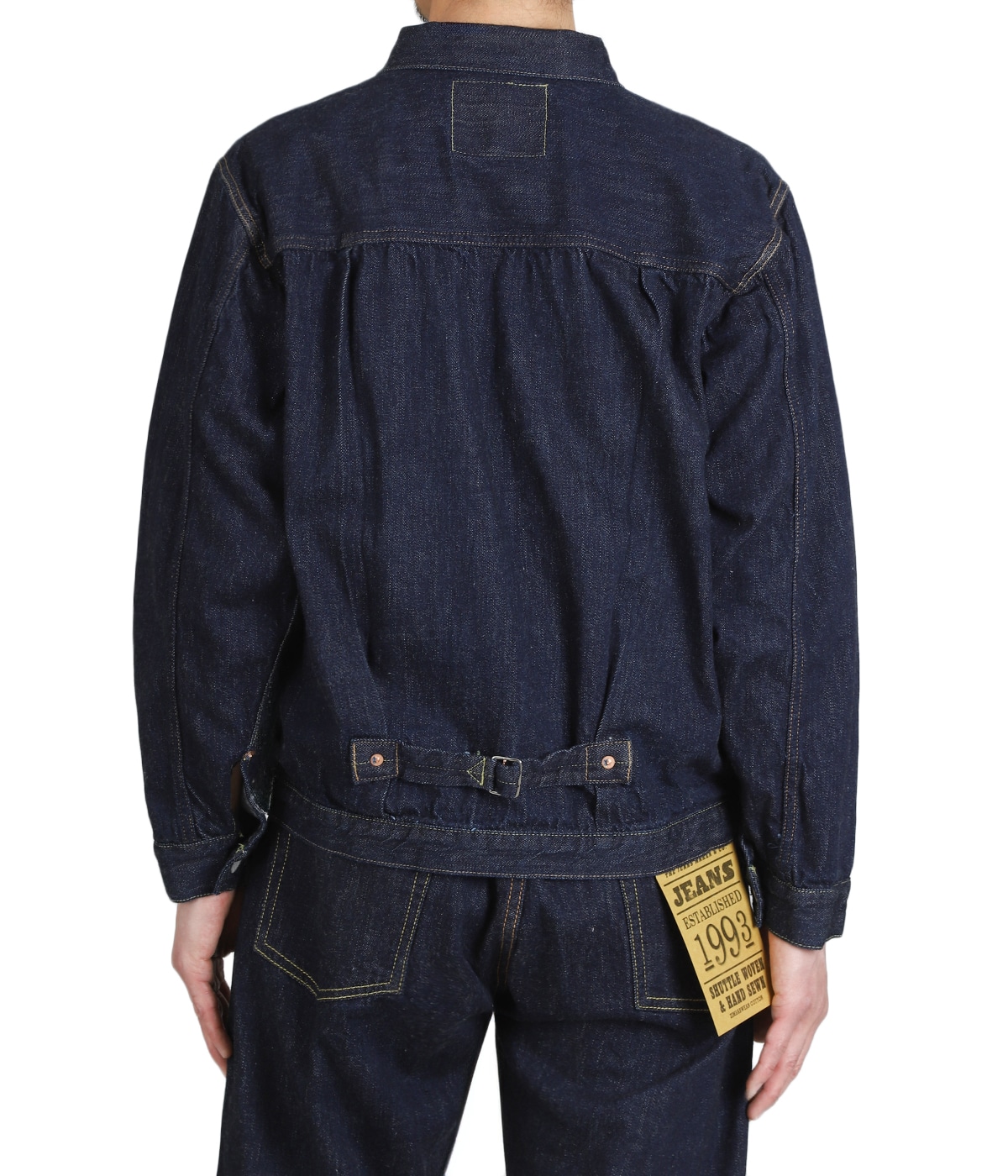 model（175cm / 60kg）B85 W75 H92 着用サイズ：40