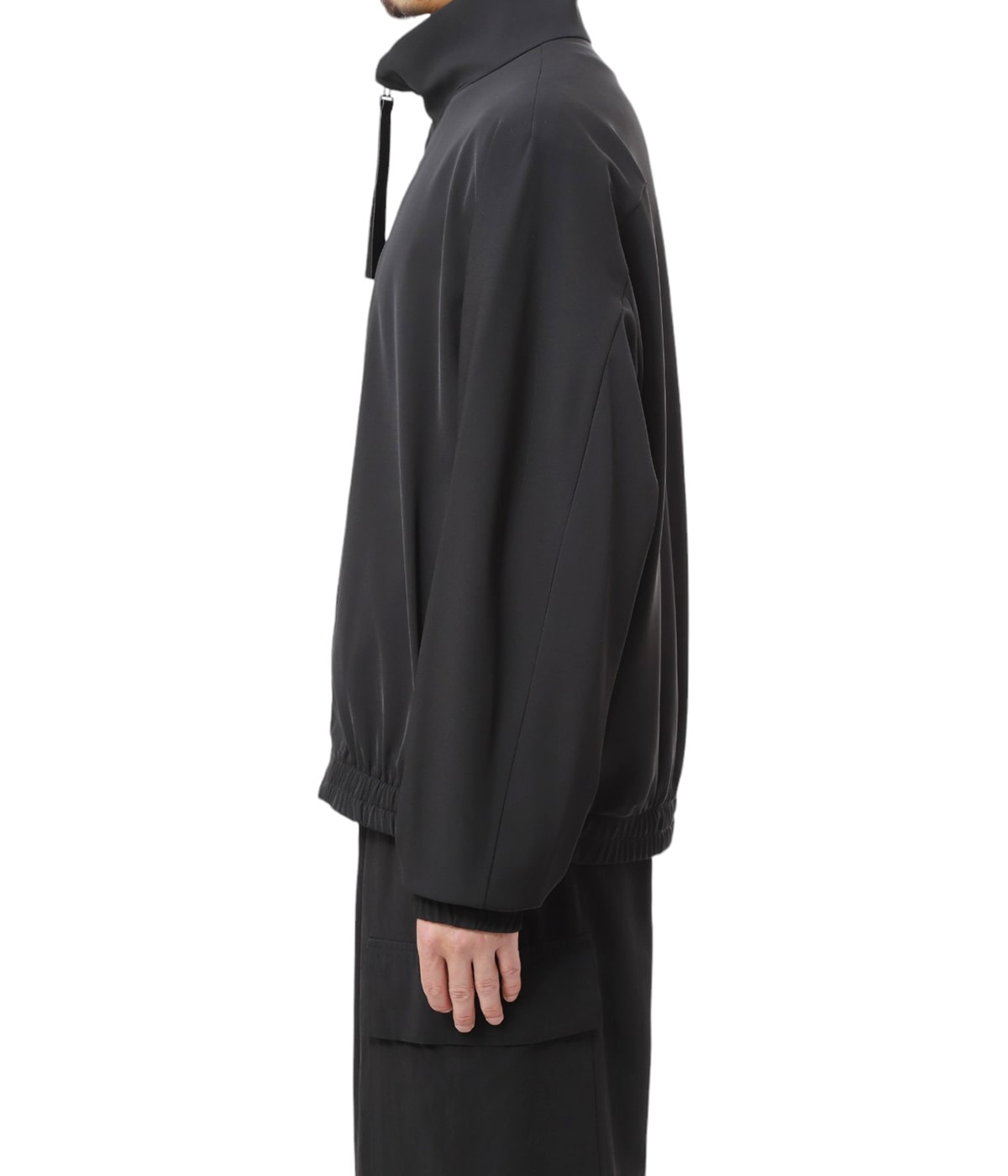 model（175cm / 60kg）B85 W75 H92 着用サイズ：38