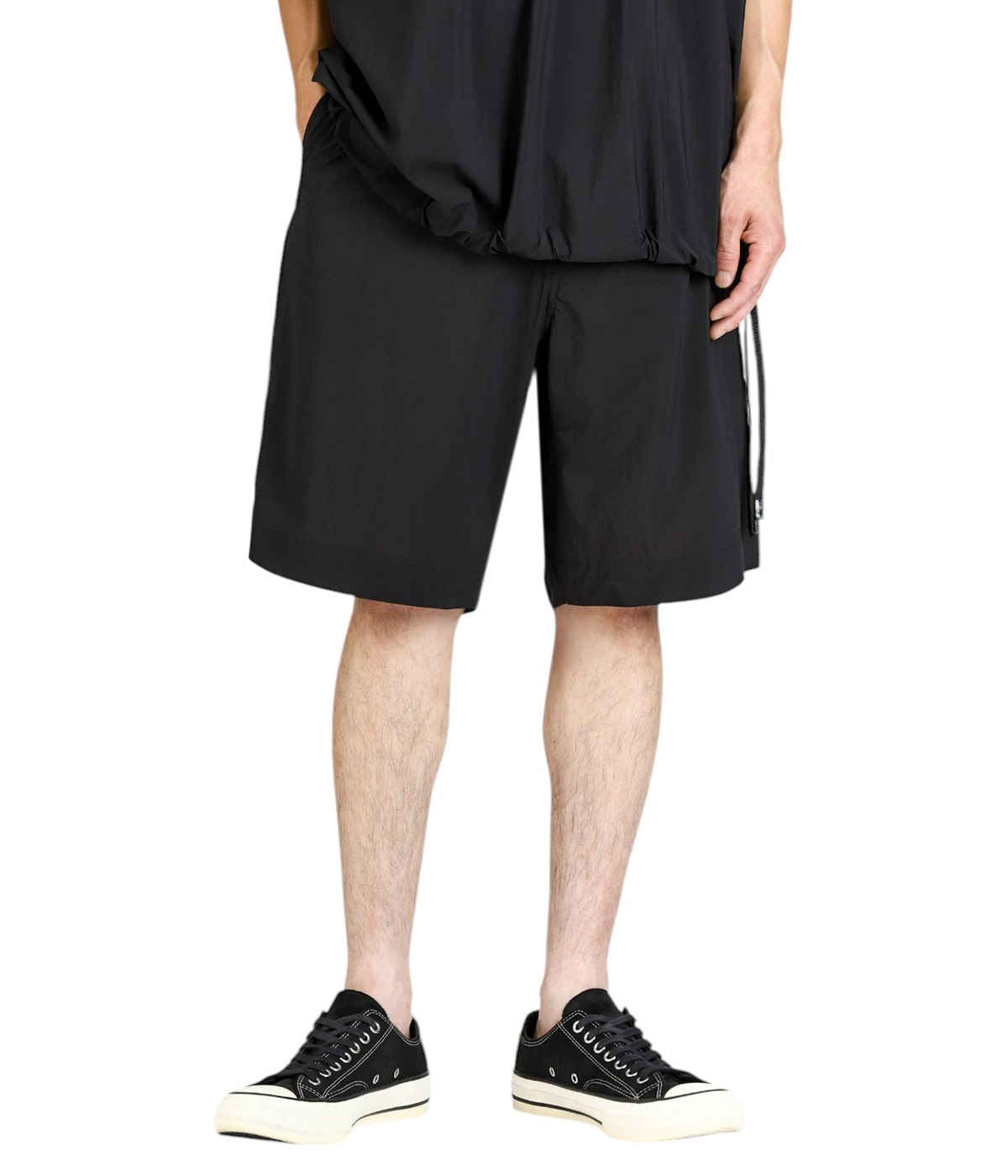 model（175cm / 60kg）B85 W75 H92 着用サイズ：38