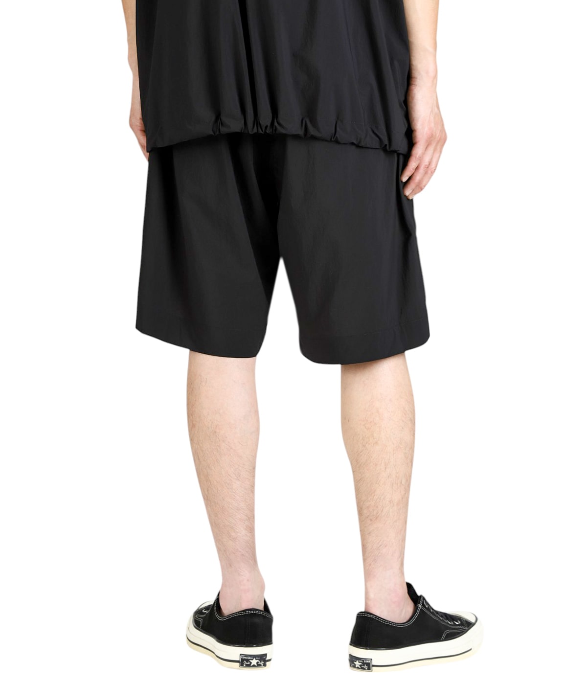 model（175cm / 60kg）B85 W75 H92 着用サイズ：38