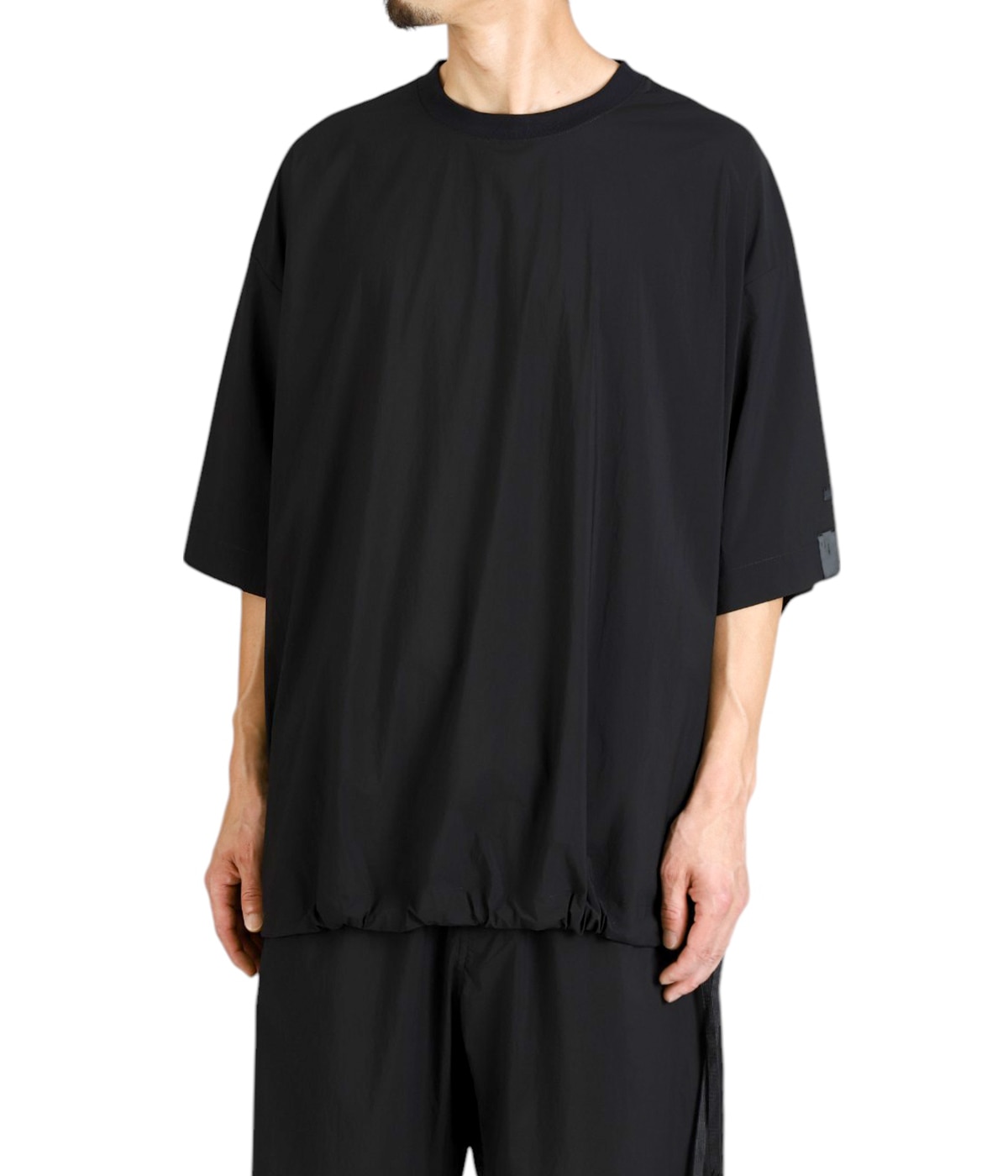 model（175cm / 60kg）B85 W75 H92 着用サイズ：38