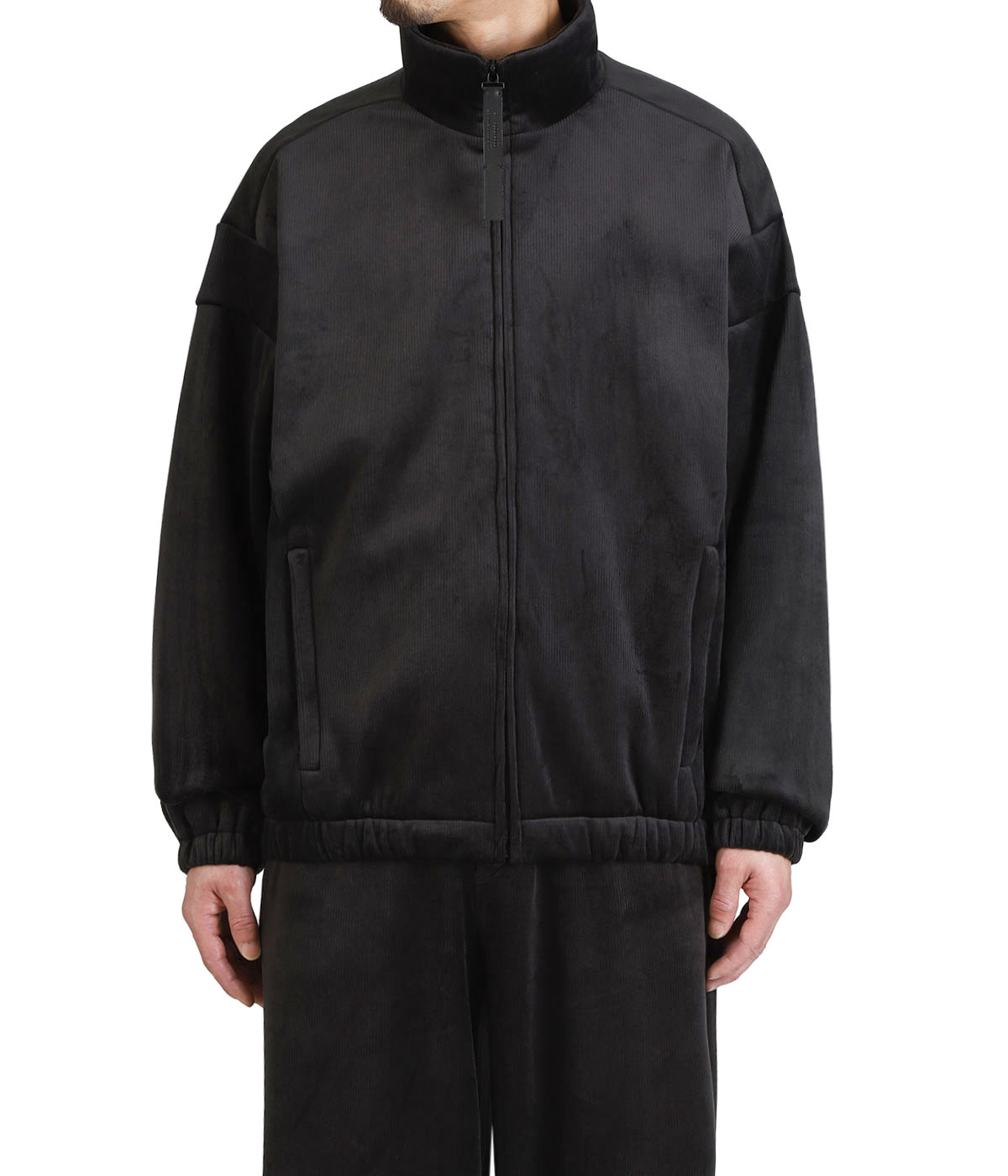 model（175cm / 60kg）B85 W75 H92 着用サイズ：38