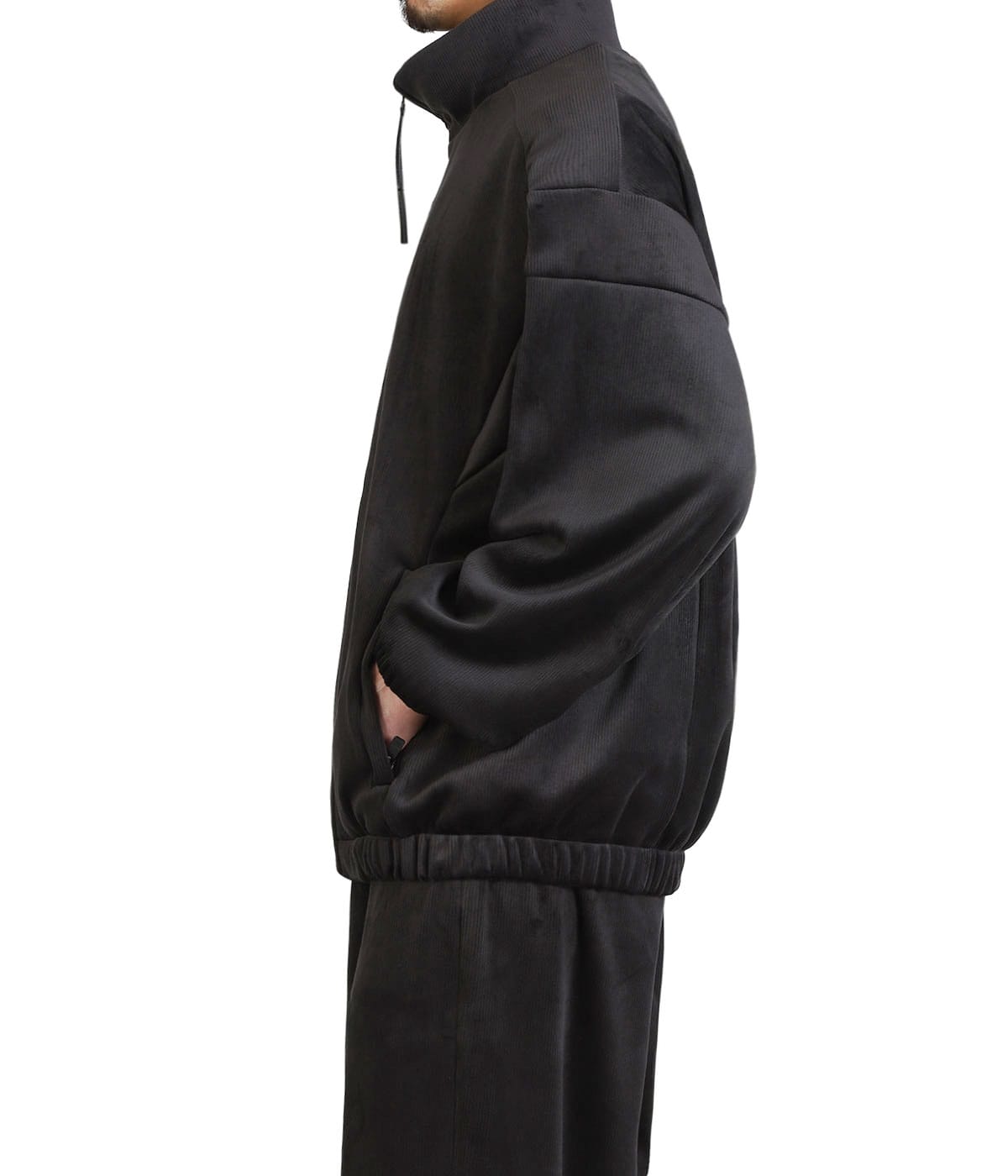 model（175cm / 60kg）B85 W75 H92 着用サイズ：38