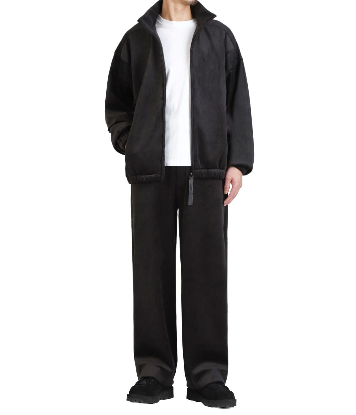 PANTS : WIDE STRAIGHT TROUSERS -2252-PT20-008- を着用