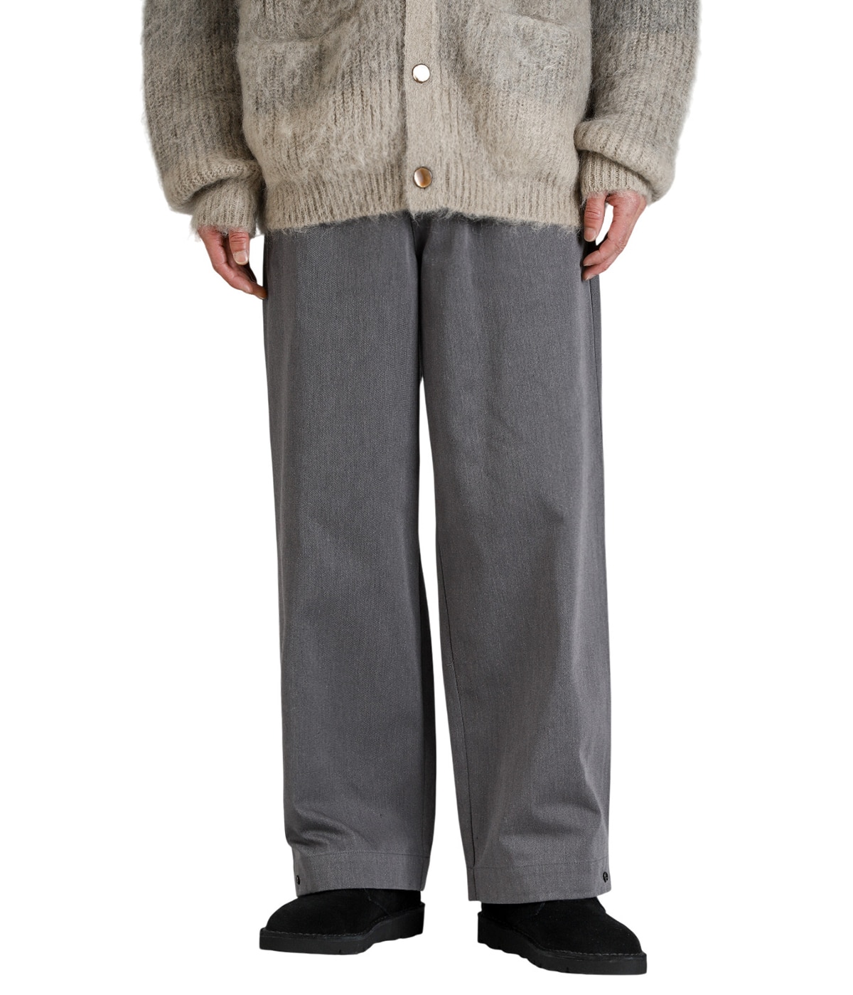 model（175cm / 60kg）B85 W75 H92 着用サイズ：38