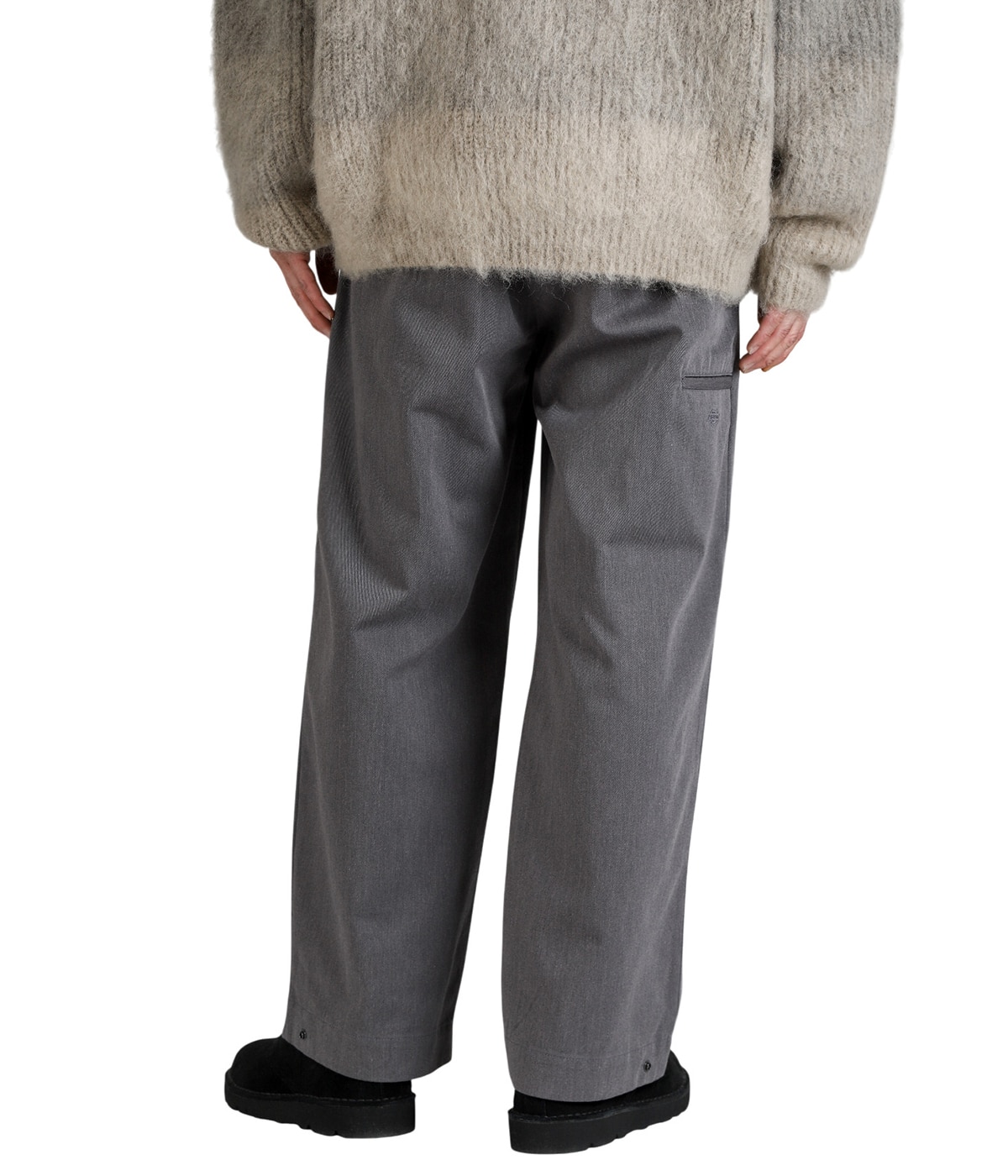 model（175cm / 60kg）B85 W75 H92 着用サイズ：38