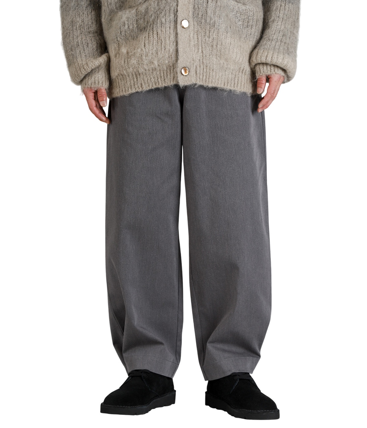 model（175cm / 60kg）B85 W75 H92 着用サイズ：38