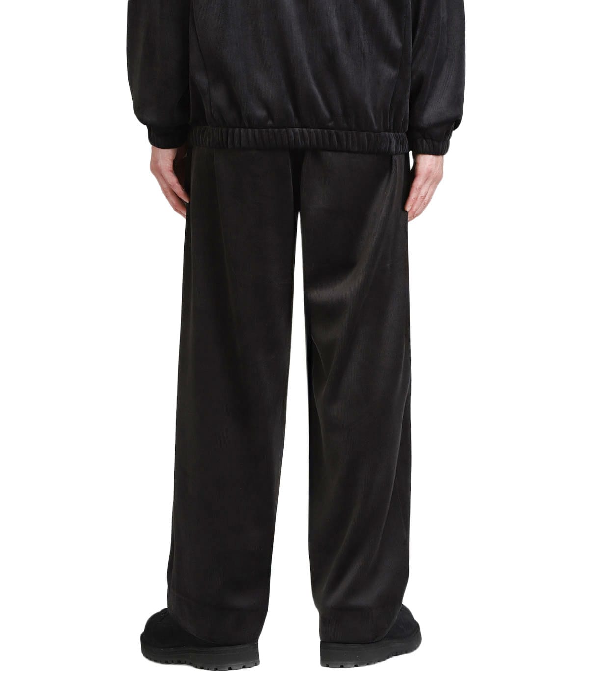 model（175cm / 60kg）B85 W75 H92 着用サイズ：38