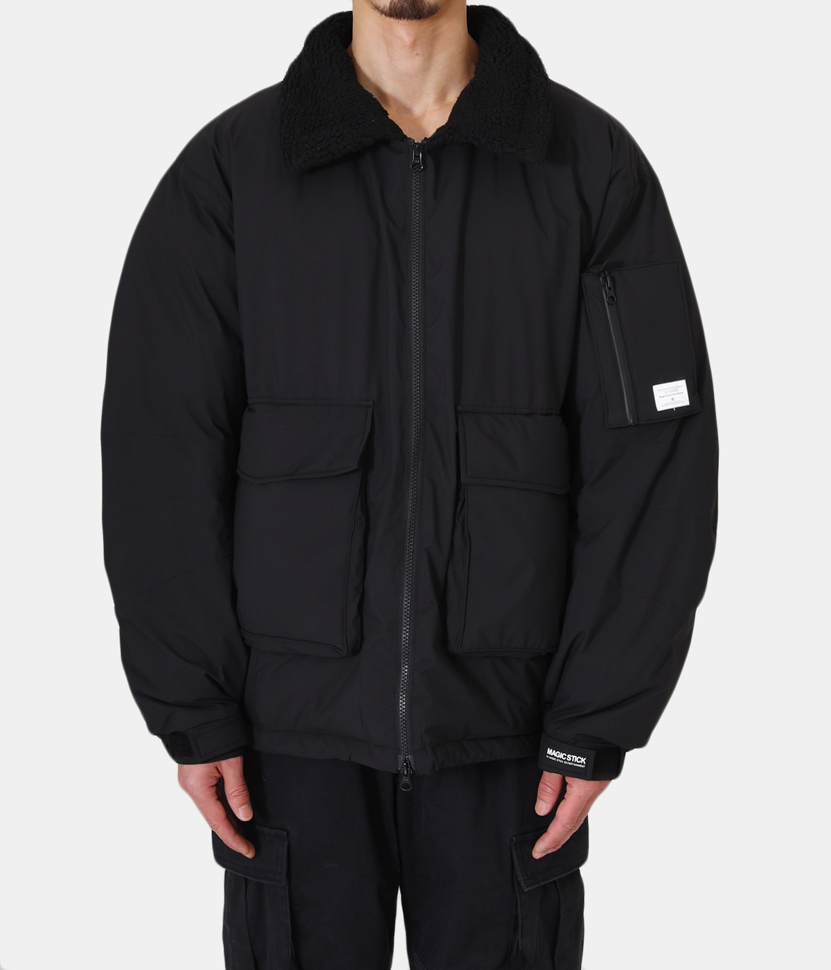 model（175cm / 60kg）B85 W75 H92 着用サイズ：L